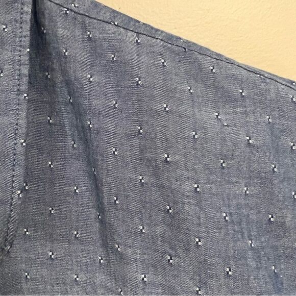 DKNY mens chambray short sleeve short. Size L - Picture 4 of 8